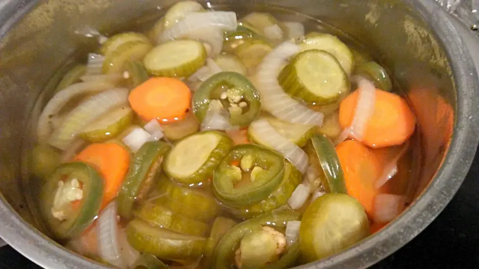 Homemade jalapeño,  cucumber and carrot pickles. #pickles #jalapeños|Jorge Bernal Márquezさん