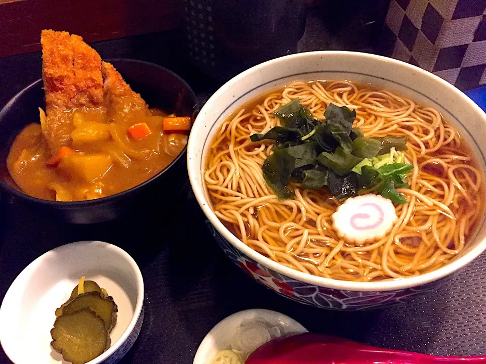 カツカレー丼と蕎麦のセット@寿毛平(新橋)|yoooochanさん