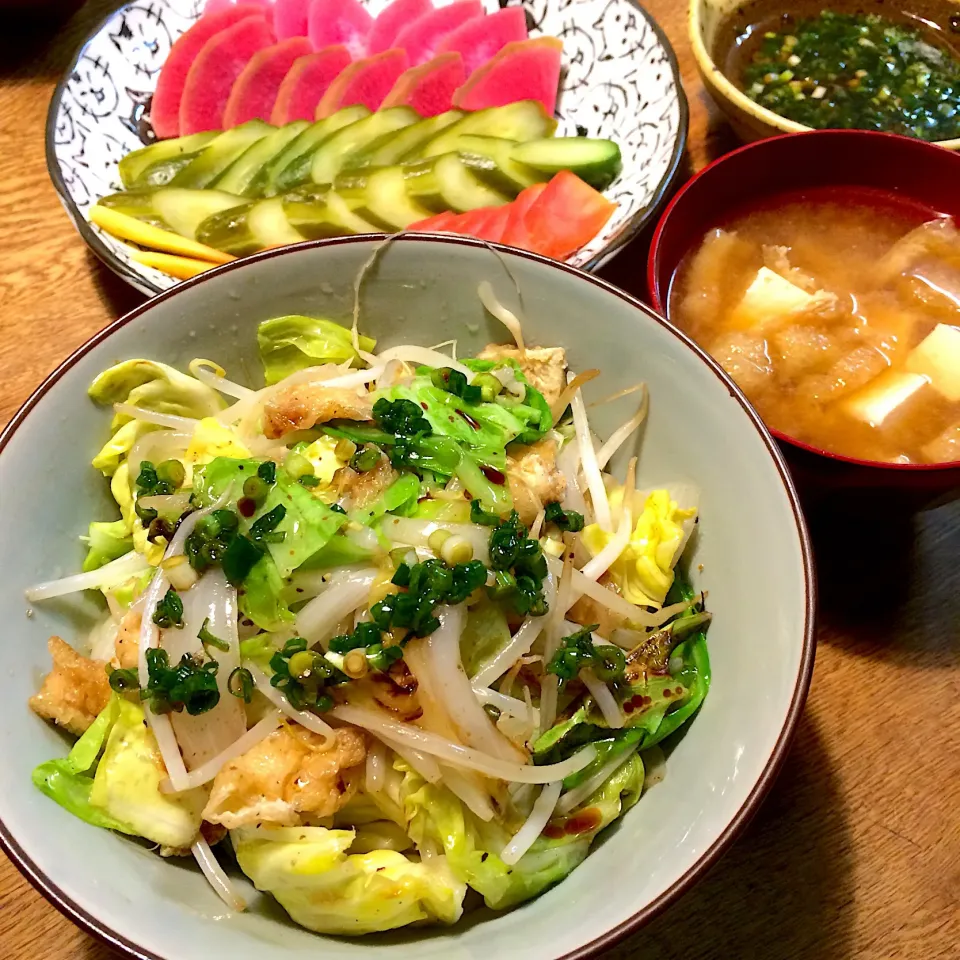 Snapdishの料理写真:#vegan d #グルテンフリー  #シュガーフリー 
新玉ねぎと春キャベツの丼|makiko_aさん