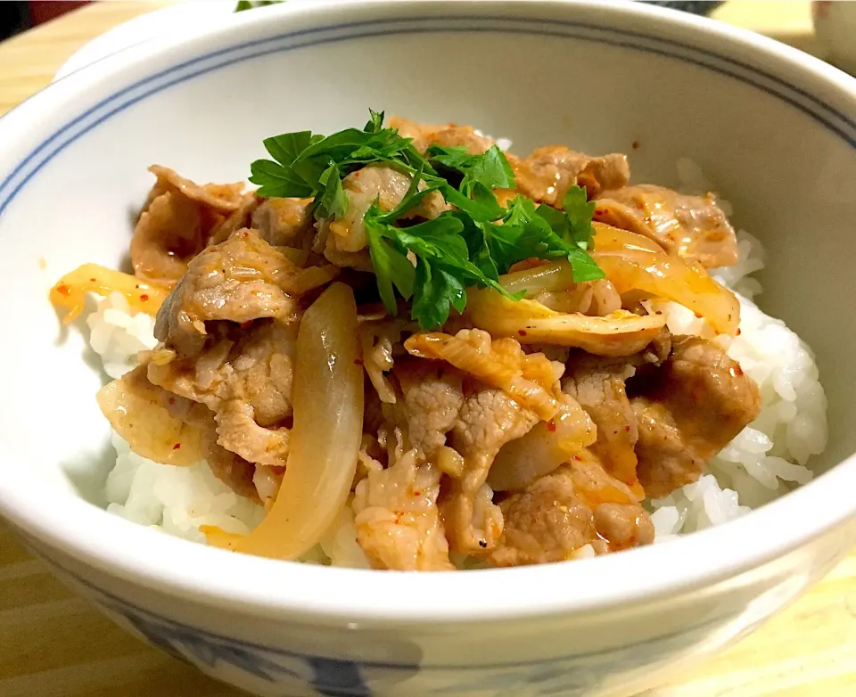 豚キムチ丼🐽|くっきいさん