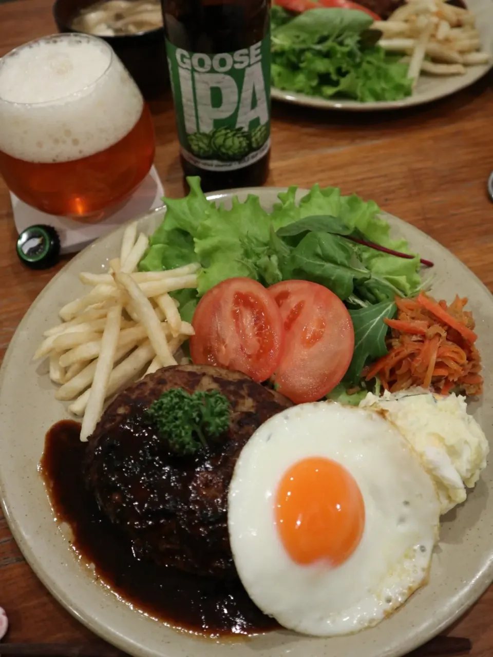 ハンバーグと目玉焼きワンプレート🍳|なかじー。さん