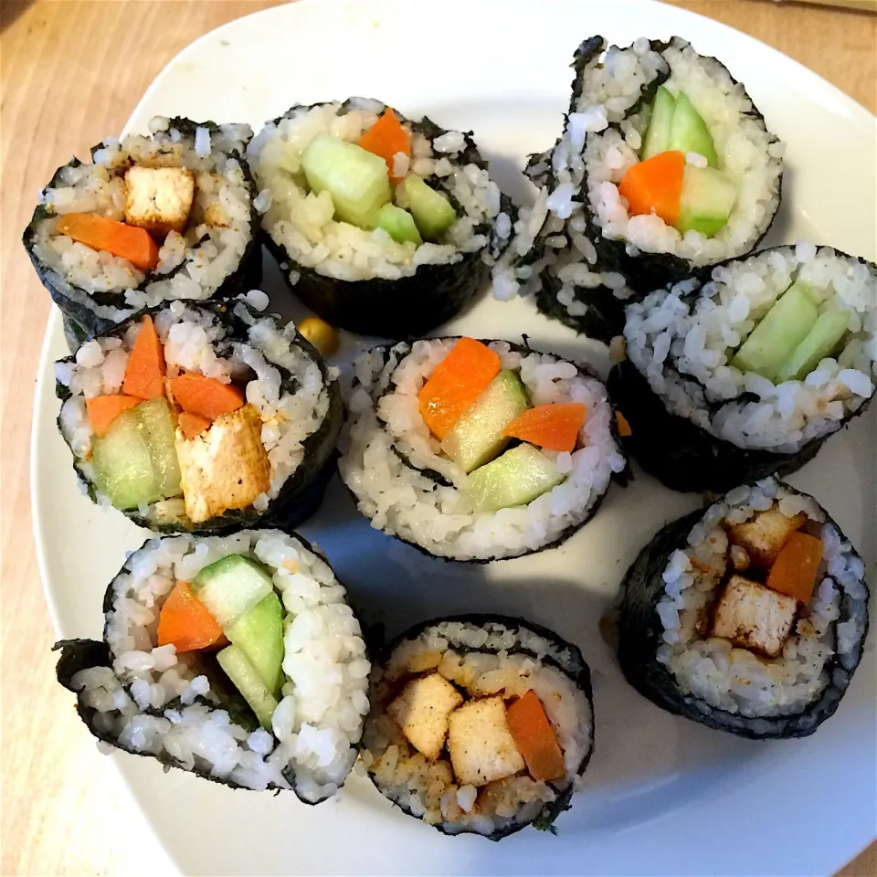 Maki sushi with cucumber, carrot, and tofu 🍣|MissYumYumさん