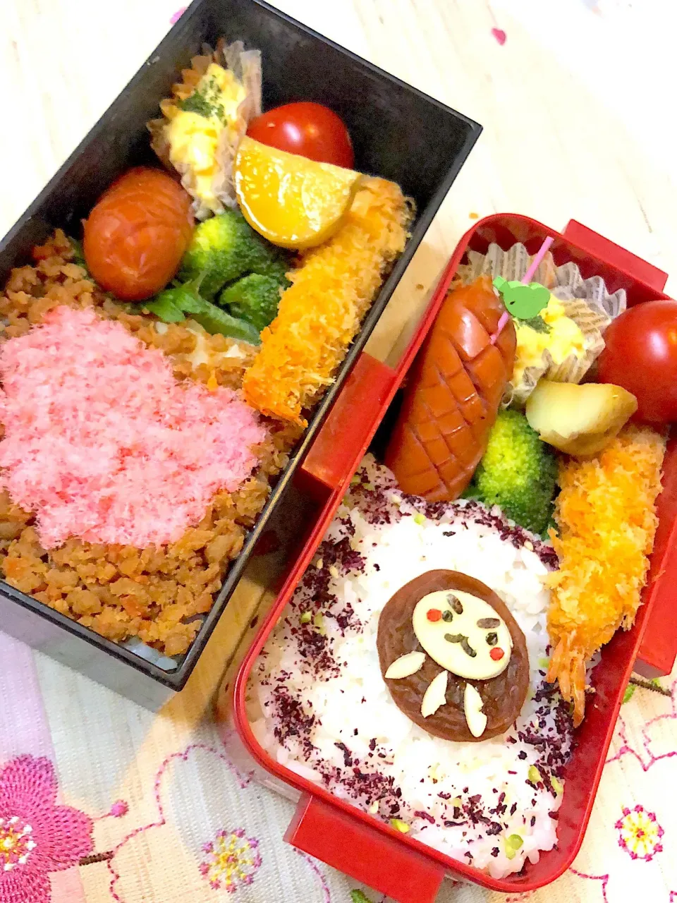 #ダルマお弁当  #娘のお弁当  #頑張れ 
#ハートそぼろお弁当 #息子のお弁当|Yuki Kawasumiさん