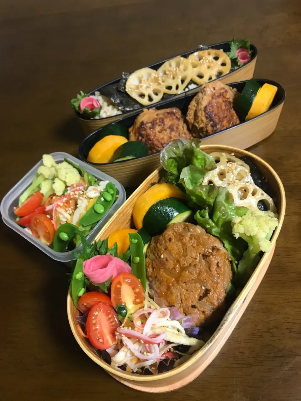 Snapdishの料理写真:今日の2人のお弁当🍱るん♪さんの料理 切り干し大根の中華サラダ♪ともやしハンバーグ|とんちんさん