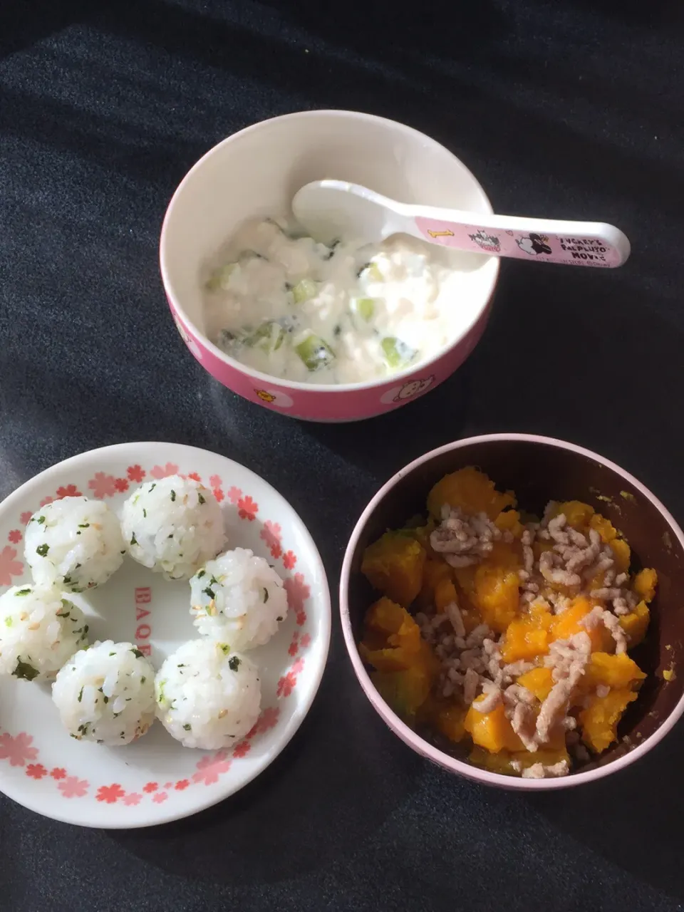 離乳食 朝
・ふりかけおにぎり
・かぼちゃのひき肉あんかけ
・キウイ豆乳グルト|ぺろたんさん