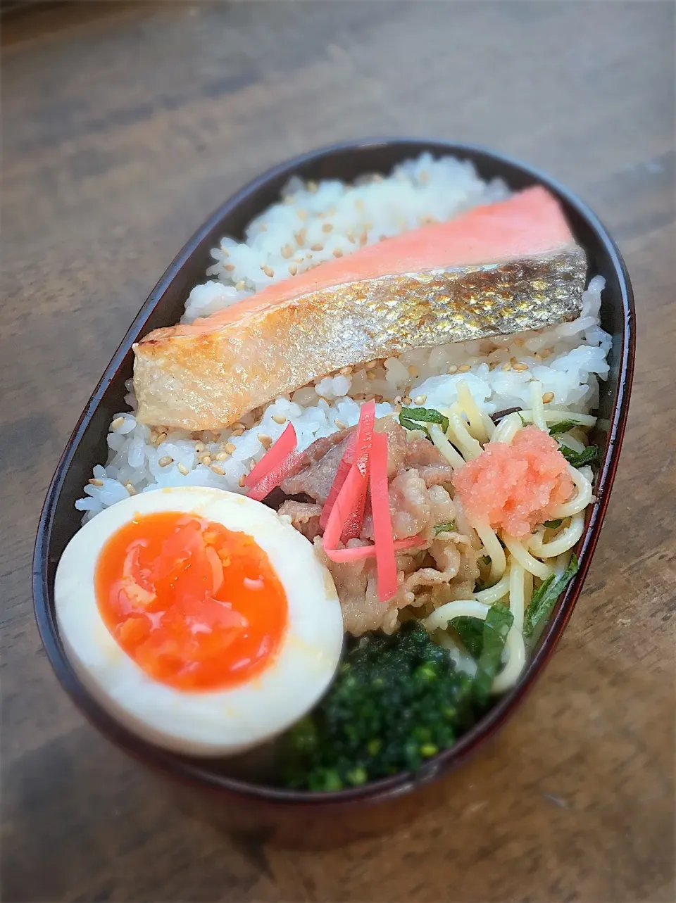 今日のお弁当
・塩ジャケ
・味玉
・ブロッコリーサラダ
・豚コマ煮
・たらこパスタ|akiさん