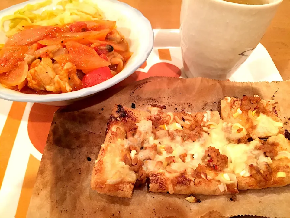 糖質制限 油揚げネギそぼろピザ🍕& チキンのトマト煮🐔🍅|にゃふてんさん