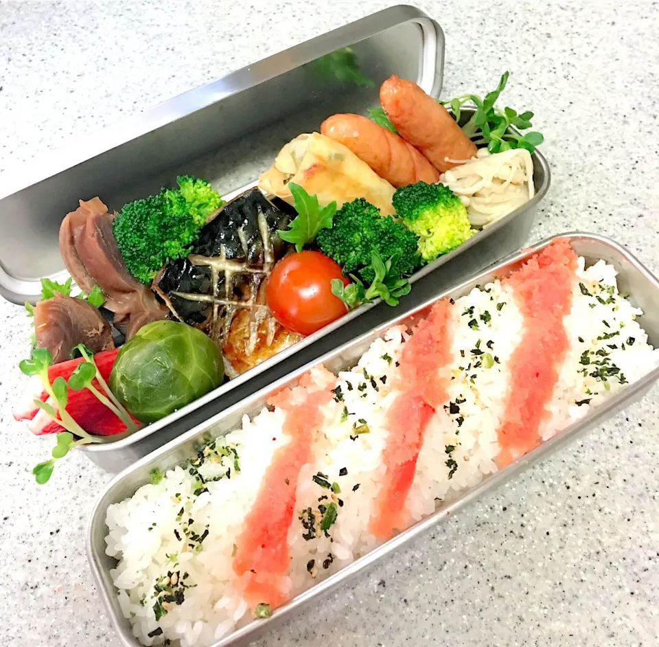 #お弁当🍱 #鯖の塩焼き #エビ春巻き #芽キャベツ #蒸しえのき #ソーセージ  #ミニトマト🍅  #砂肝の醤油煮 #ブロッコリー #蟹ボコ🦀 #明太子 #かいわれ大根|Satomi Sakaueさん