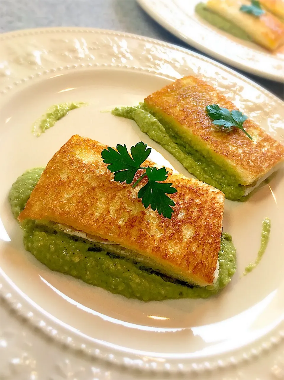 薄切り食パンで鯵フライ✨アボカドバジルソース🥑|てんてんさん