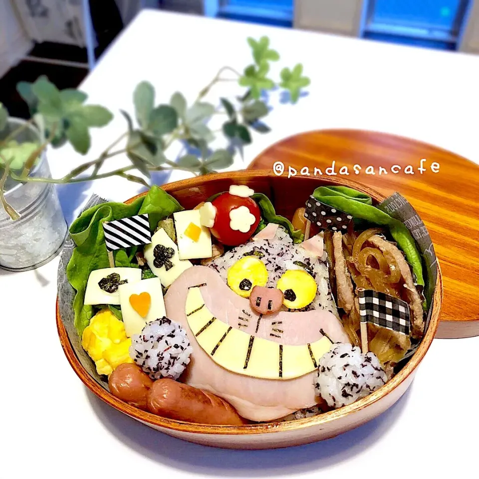 Snapdishの料理写真:高１娘のお弁当❤チシャ猫❤ #デコ弁  #キャラ弁  #ディズニー弁当  #チシャ猫|あおぱんださん