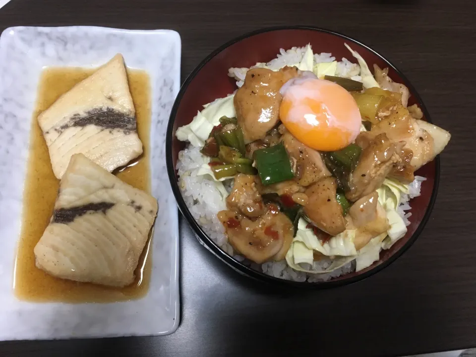 #鶏もも肉の甘酢丼 #かじきの煮つけ|はっしーさん