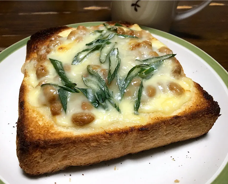 朝ごはん☀️😄
納豆チーズトースト🍞
コーヒー☕|ぽんたさん