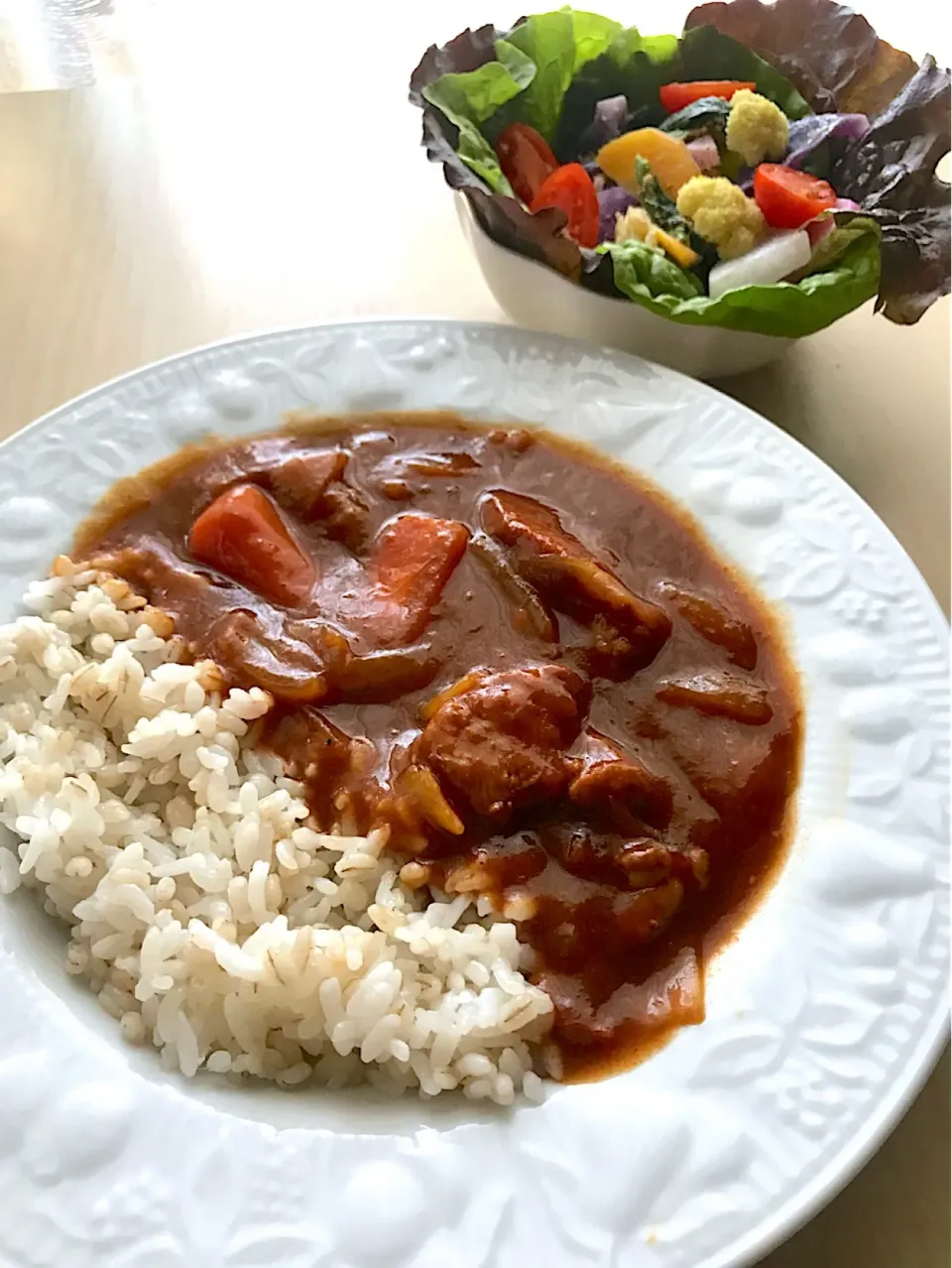 Snapdishの料理写真:マダム とんちんさんの料理 バターポークカレーで朝カレー(*´∀`)♪
#もち麦|とんちんさん