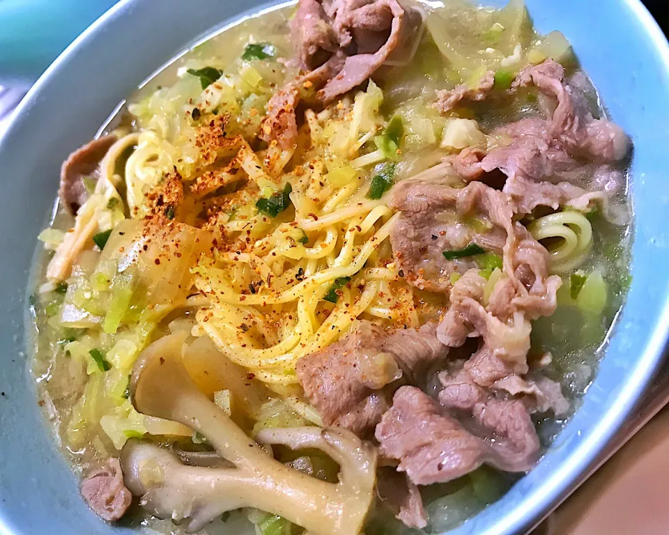 ラム味噌煮込みラーメン 2nd Gen. 餃子用の刻み野菜を入れると野菜感も歯ざわりも一気にアップ。こりゃあいい。|たけうちさん