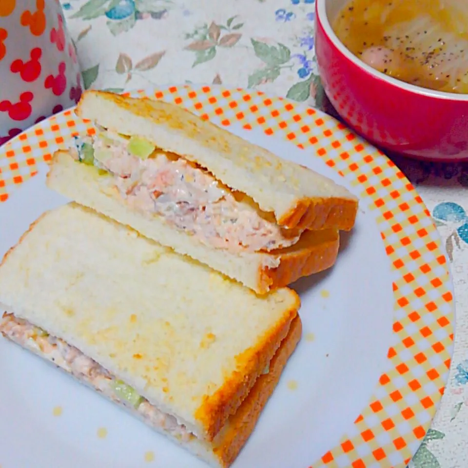 マッキー牧元さん流🍞鮭缶サンドイッチ　salmon sandwich|うたかた。さん