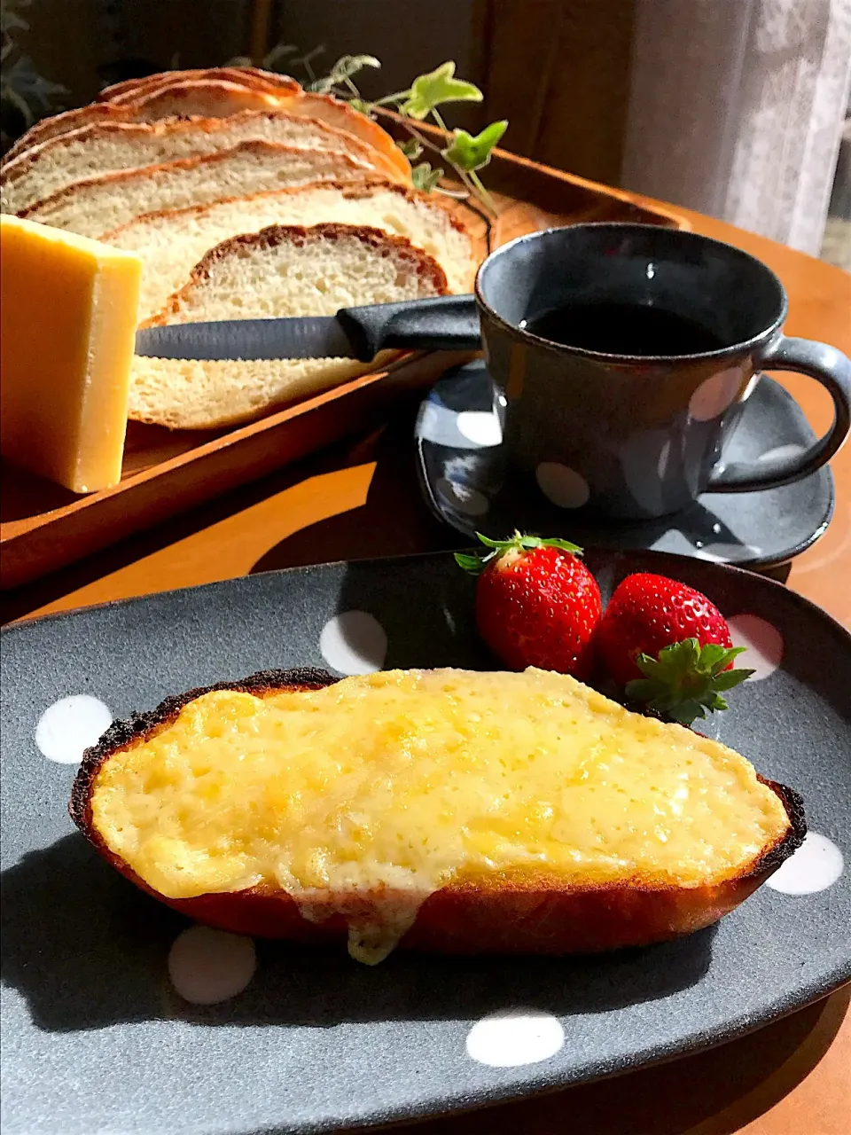 Snapdishの料理写真:nononkoさんの料理 湯種で時短カンパーニュで、チーズトースト🧀|Miki (^_−)−☆さん