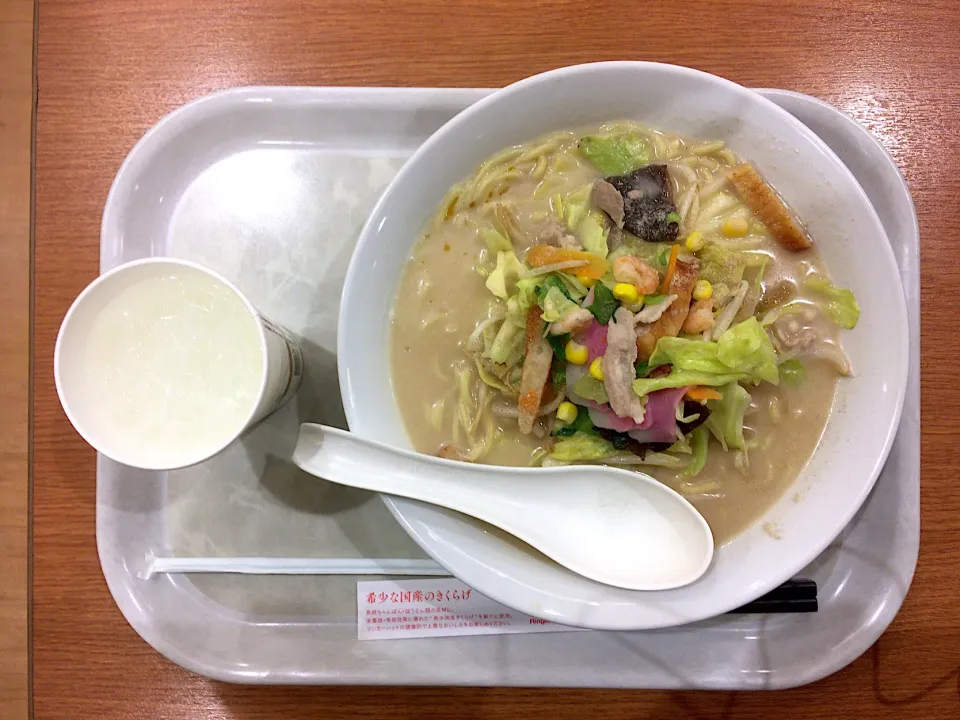 Snapdishの料理写真:長崎ちゃんぽん(麺1.5倍)•無料券 カルピス|ばーさんさん