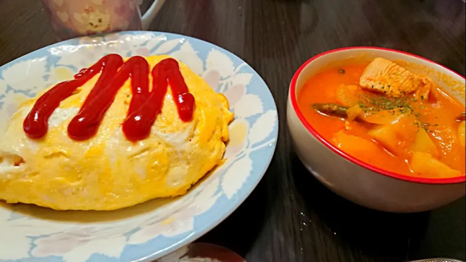 Snapdishの料理写真:今日の夕飯。
オムライスとチキントマト煮込み❤|Hiroko Nakamuraさん