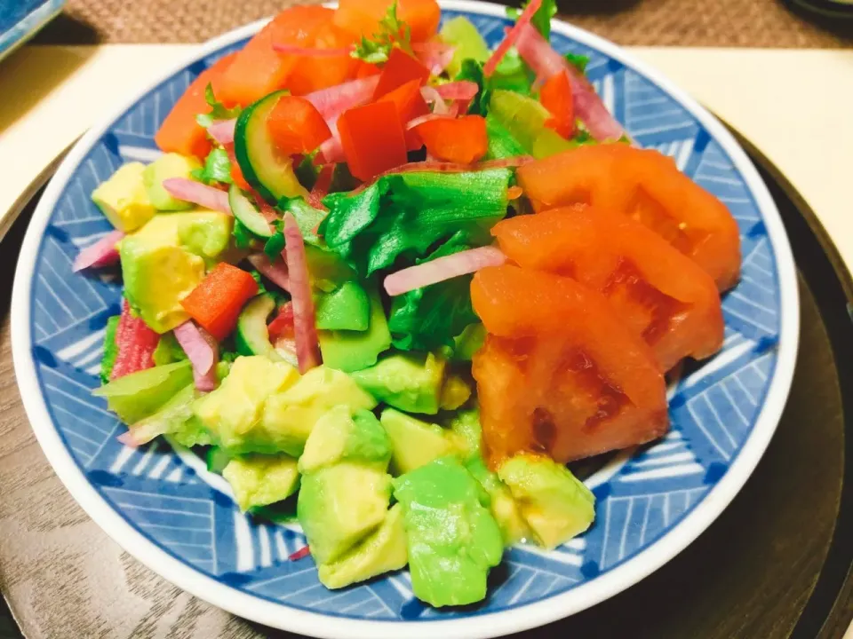 アボカドと野菜サラダ|vege食堂さん