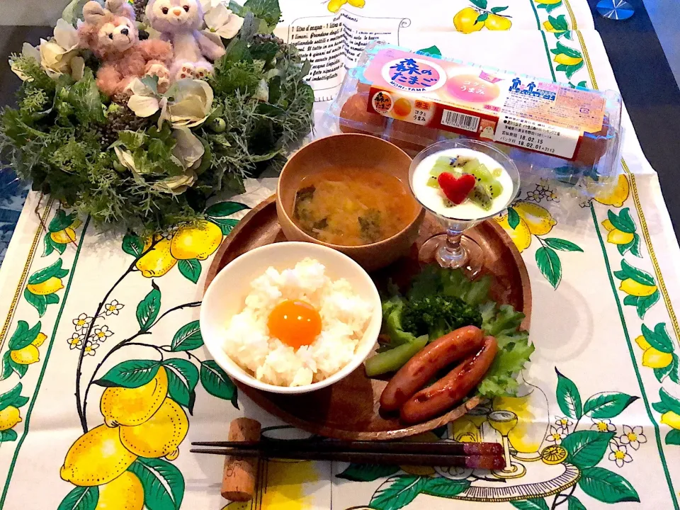 卵かけご飯
お味噌汁
ウィンナー サラダ|Hitomiさん