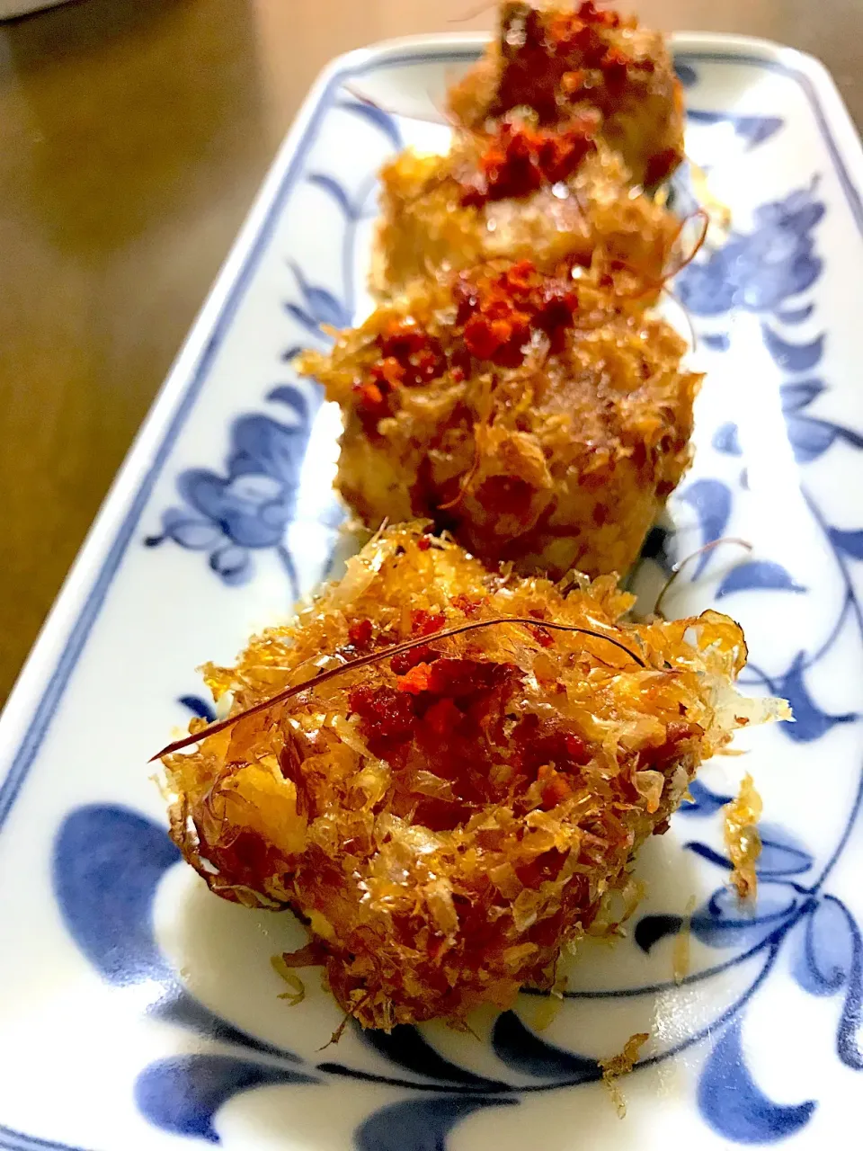 まるまさんの料理 豆腐のおかか揚げ
🍶酒のつまみにもご飯の🍚友にも💕
食べる辣油乗せちゃいました🌶|とんちんさん