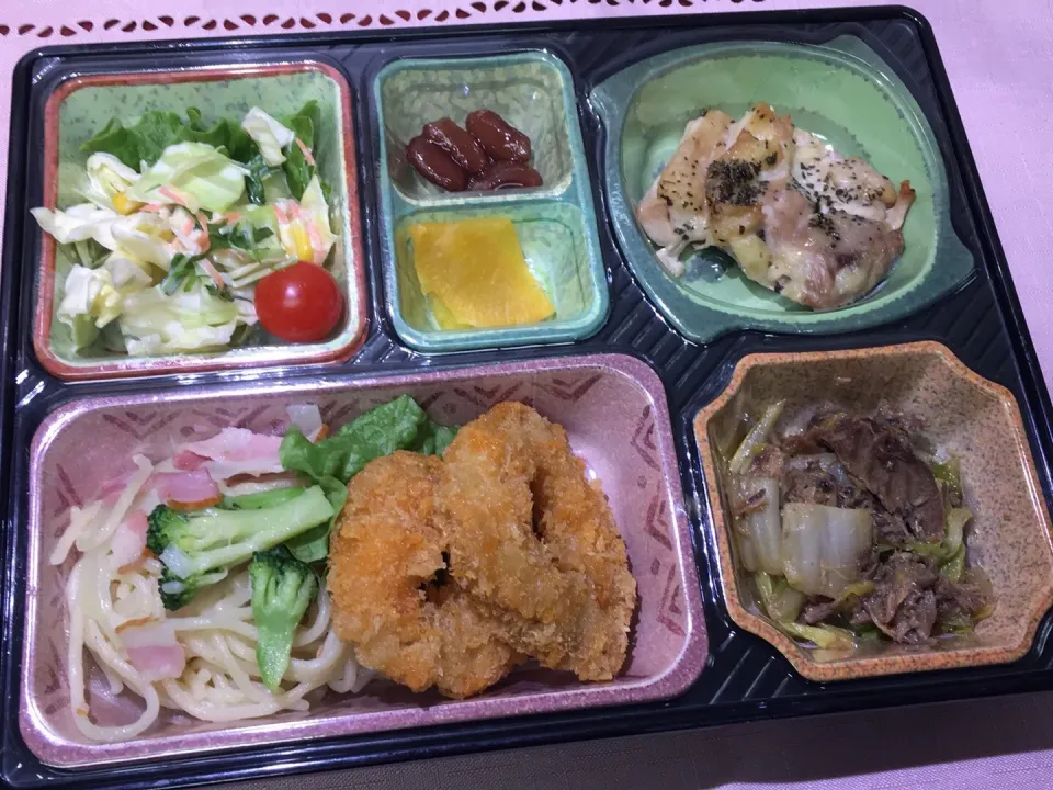 Snapdishの料理写真:鶏肉のハーブ焼き 日替わり弁当 豊川市豊橋市一部エリア宅配|Naokazu Kuritaさん