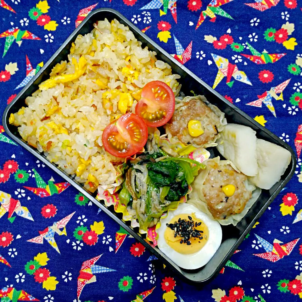 Snapdishの料理写真:2018.2.8（木）
チャーハン
焼売
あじ玉
小松菜としらすの炒め煮
笹蒲鉾|たえさん