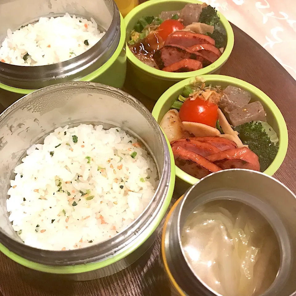 今日のお弁当🍱
味しみしみの大根入り♪
寒さにも少し慣れてきましたが
起きるのが辛い朝
あたたかくして 
気をつけて出かけてね
いってらっしゃい👋😊|mokoさん