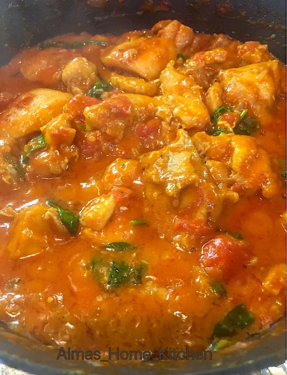 Chicken with Spinach & Tomato 🍅 Sauce|Alma's Home Kitchenさん