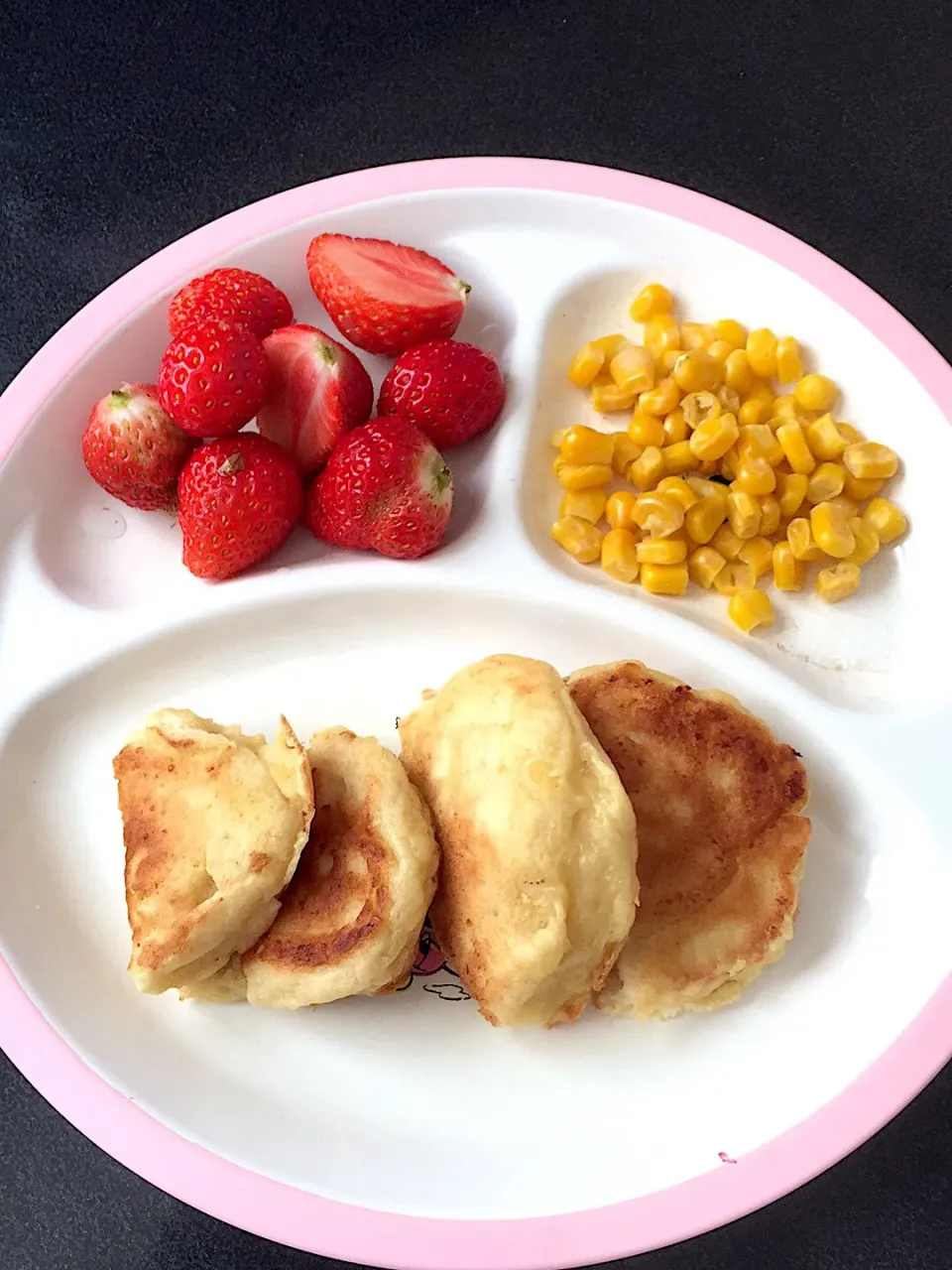 離乳食 昼
・豆腐パンケーキ
・コーン
・いちご|ぺろたんさん