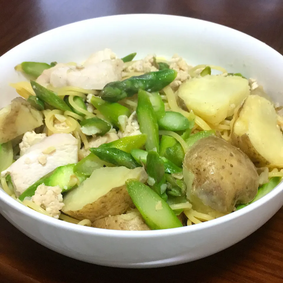 お昼ごはん
鶏肉、アスパラ、じゃがいものパスタ|星猫さん