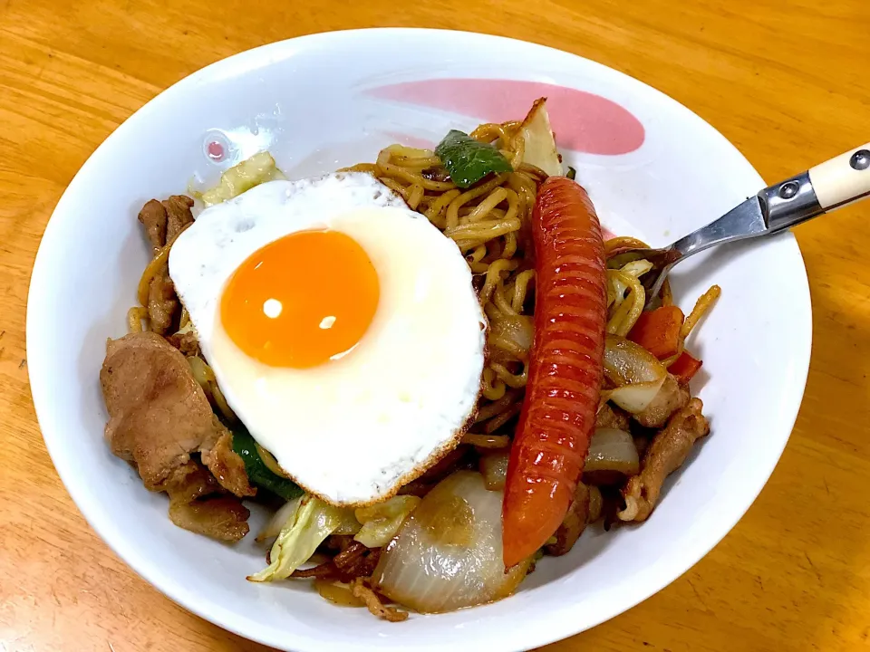 ちゃんぽん麺で焼きそば
#ちゃんぽん麺
#目玉焼き
#ウインナー|LaLamamaさん