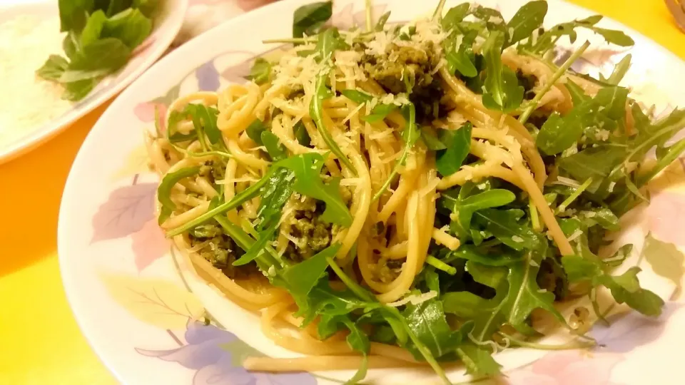 Snapdishの料理写真:Pasta -Spaghetti al Pesto e Rucola
スパゲッティ  ペストソース ルッコラ

#スパゲッティ
 #spaghetti
 #Cucina italiana 
 #ルッコラ|Najeskaさん