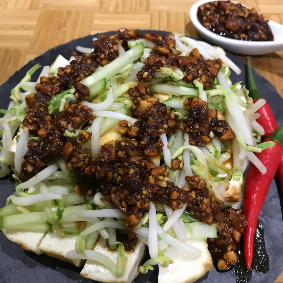 Fried Tofu with Spicy Peanut Sauce|Joha Hassanさん