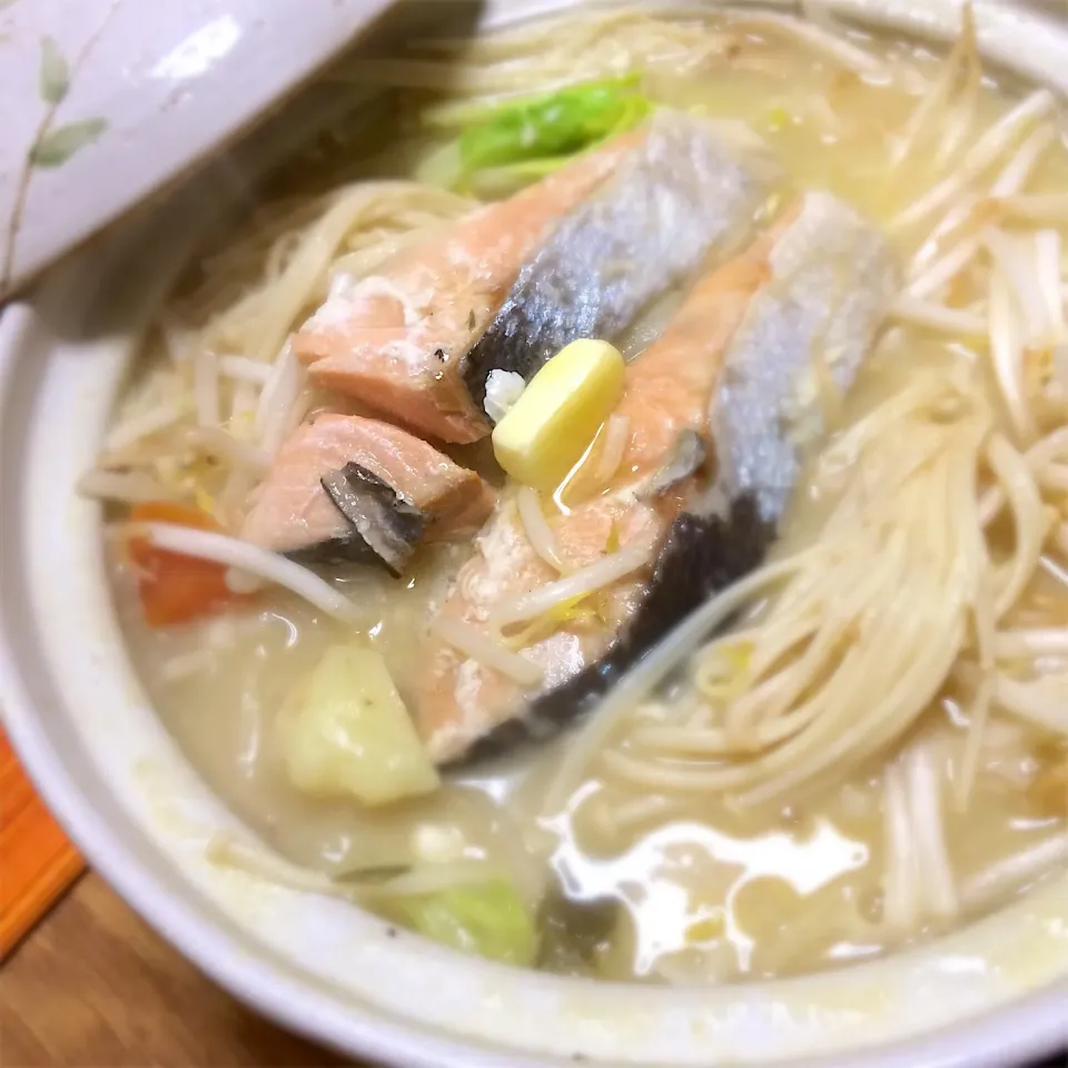 Snapdishの料理写真:2018/02/06 鮭&きたかむい 白味噌 石狩鍋(風)|kykyさん