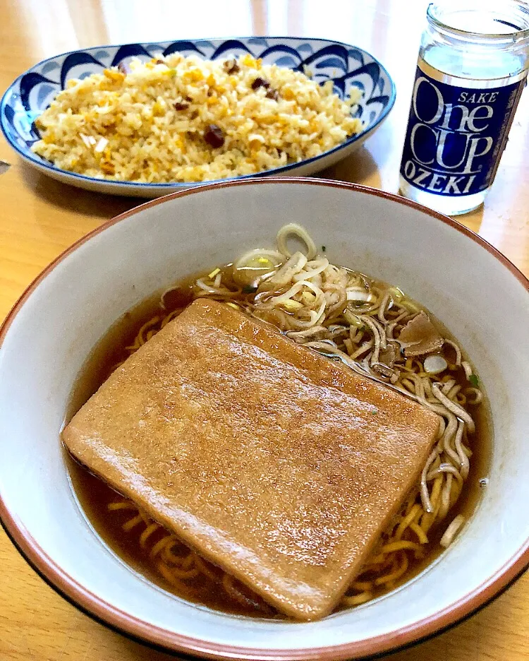 Snapdishの料理写真:雑めし きつねそば カレーチャーハン ワンカップ|ガク魁‼︎男飯さん