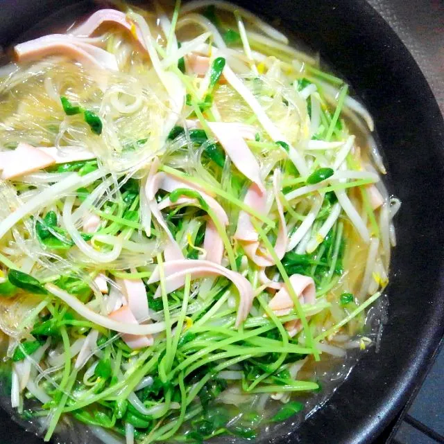 豆苗もやし春雨炒め|トーコさん