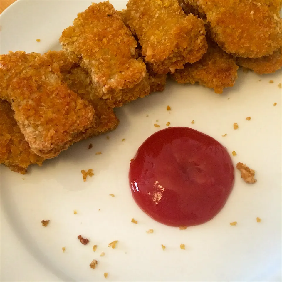 Vegan chicken nuggets and ketchup 🌱|MissYumYumさん