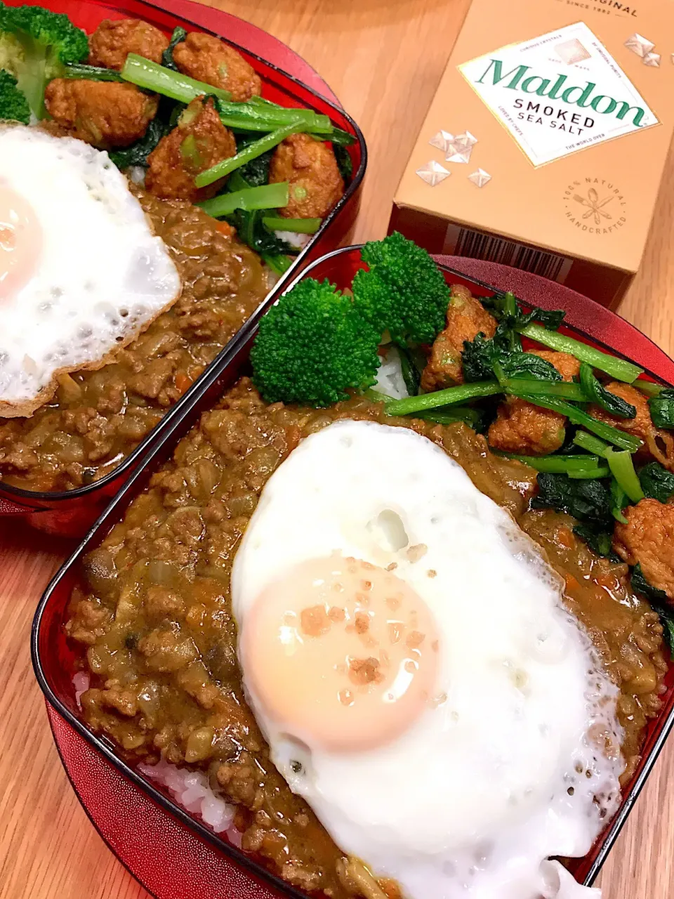 Snapdishの料理写真:2018.2.9 高2＆中2男子 キーマカレー🍱
 #高2弁当  #中2弁当  #お弁当  #キーマカレー弁当 #Maldon#sea salt|mari-pさん