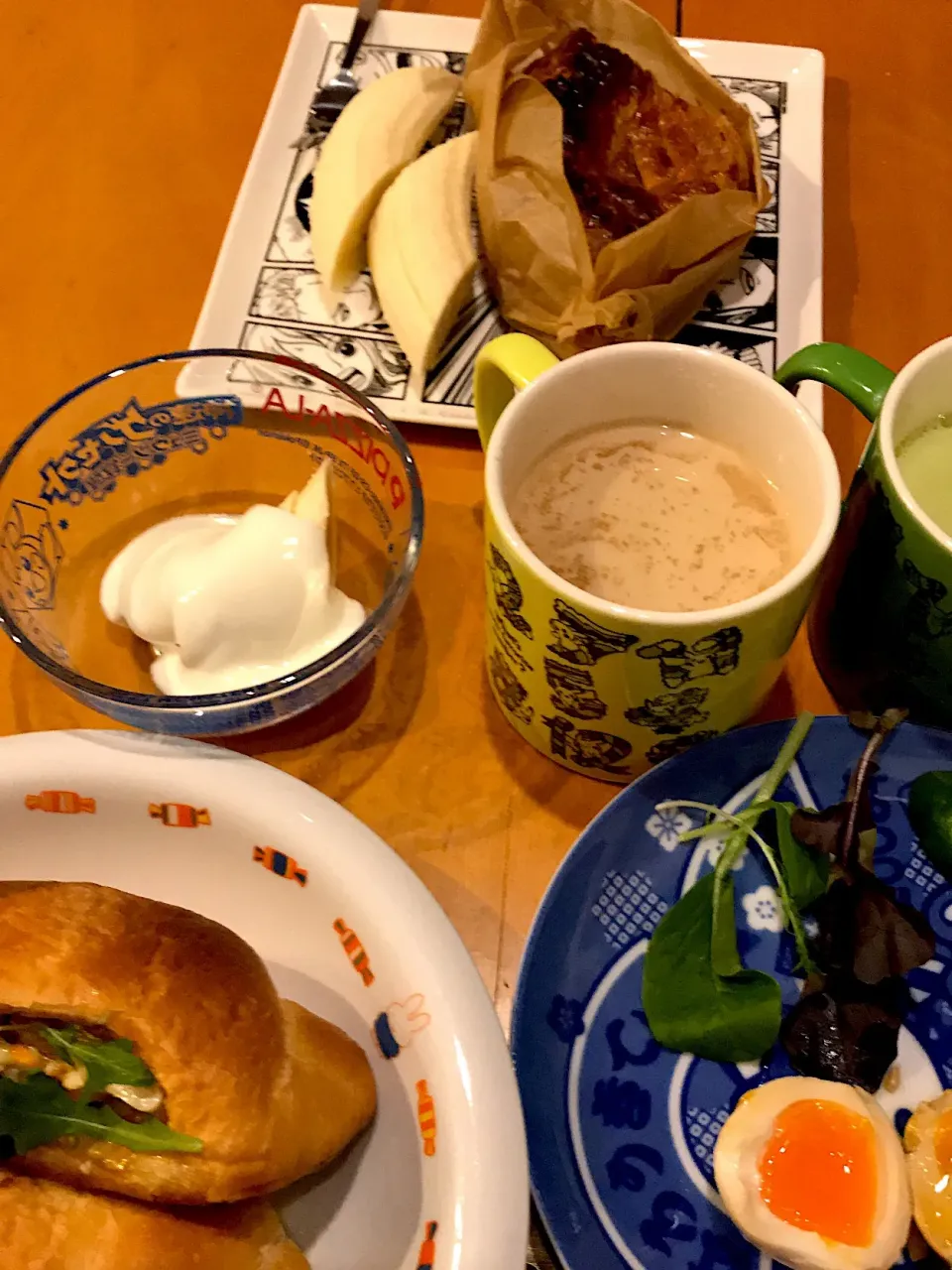 塩パン 卵と野菜のサンド🥐🌱  アップルパイ🍎  バナナヨーグルト🍌  カフェオレ☕️  抹茶オレ🍵|ch＊K*∀o(^^*)♪さん