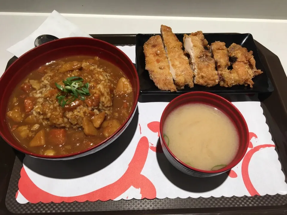 Snapdishの料理写真:酥炸雞排咖哩158元|PegaOさん