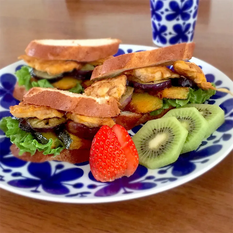 鶏肉ピカタと茄子、南瓜のサンド #昼ごはん  #おうちごはん|ゆかりさん