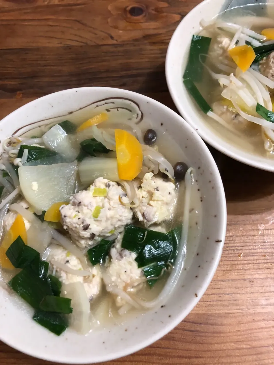 Snapdishの料理写真:寒いのであまり野菜とネギと椎茸と鶏ひき肉の団子汁|Lindaさん