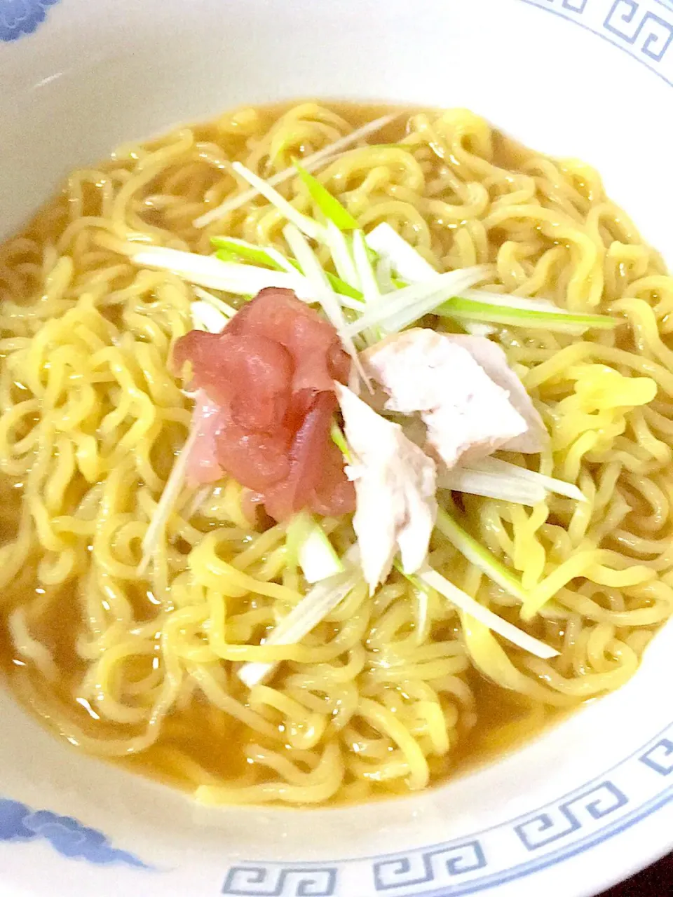 Snapdishの料理写真:マグロのアラでラーメン|ゆうまなさん