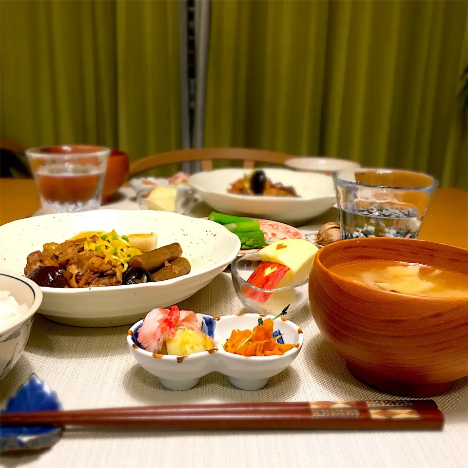 手羽元とゴボウのカレーしょうゆ煮の晩ごはん|むぎこさん