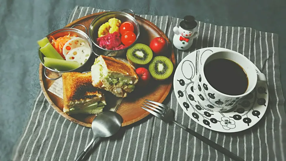 Snapdishの料理写真:朝ごパン🍞ホットサンド🍴|キム姉さん