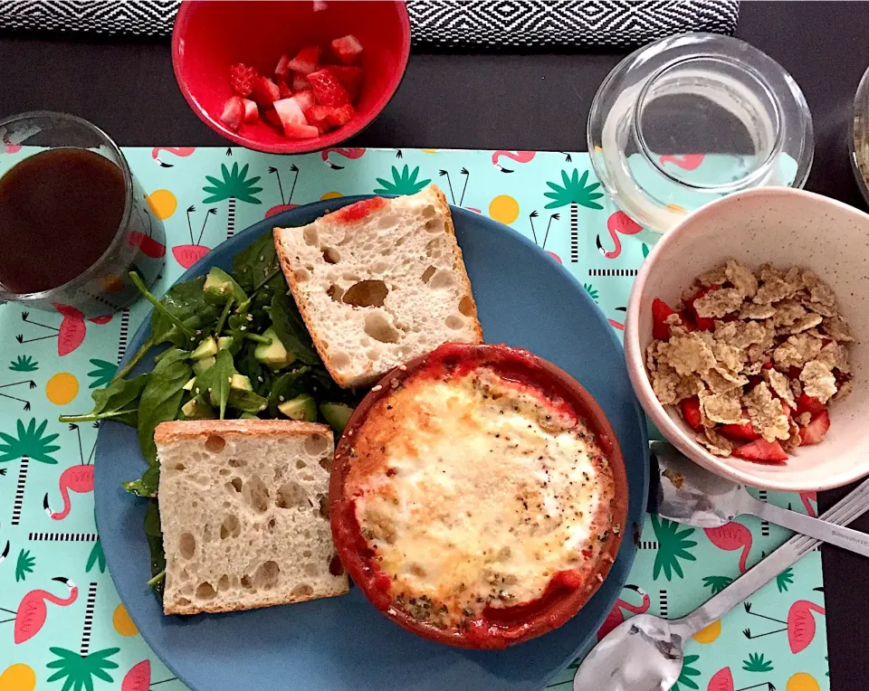 Eggs with tomato sauce,rocket salad. Cereals with soy milk. Now I can start my workday! 💪🏽|Natalia Rodriguezさん