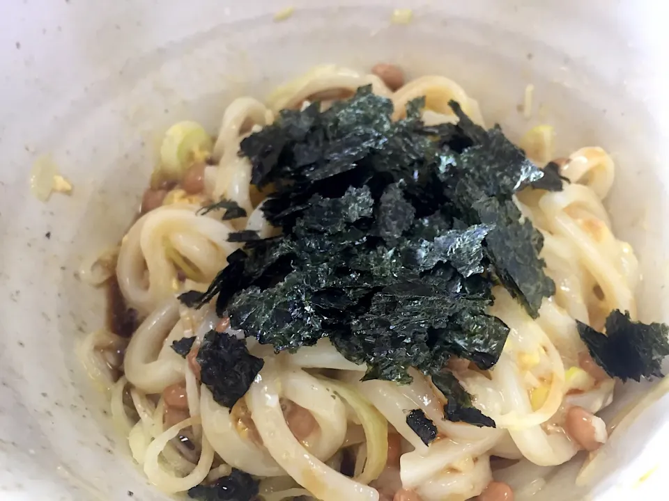 納豆たまごうどん(超テキトー料理)|さんだーさん