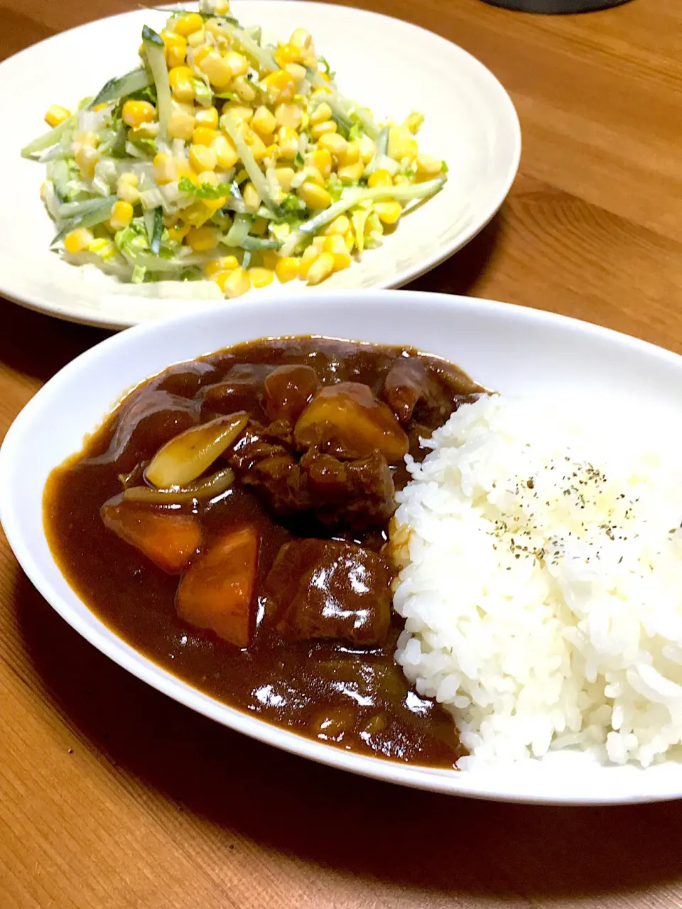 牛すね肉のビーフシチュー
甘みたっぷり白菜のコールスローサラダ
#牛すね肉のビーフシチュー
#白菜のコールスローサラダ|Shirokoさん