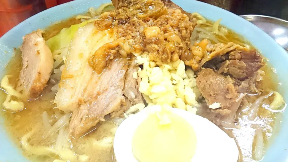 【トッピングシステム変更】
ラーメン富士丸 神谷本店
富士丸ラーメン
―麺半分
＋生卵(麺半分サービス)
＋ニンニク
＋ちょいアブラ
 ＠志茂、王子神谷、赤羽
18024|大脇さん